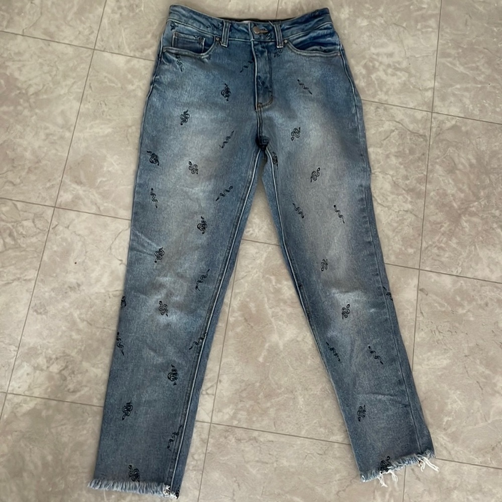 TINSELTOWN High Rise Denim Ankle Jeans with Embroidery Snake Light Blue 5